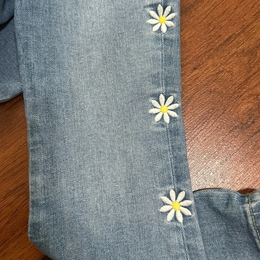 GAP Denim 70's Flare Jeans in Blue and Long - Sleveed T - Shirt in Yellow
